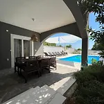 Villa Boutique House Ika With Private Swimming Pool