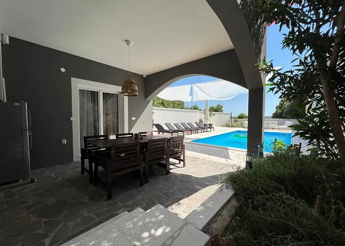 Villa Boutique House Ika With Private Swimming Pool