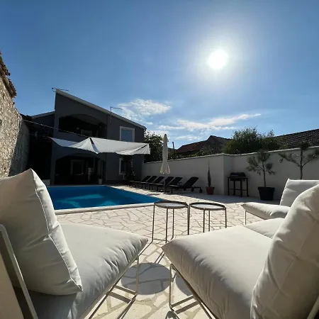 Vila Boutique House Ika With Private Swimming Pool *