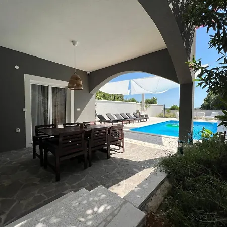 Vila Boutique House Ika With Private Swimming Pool